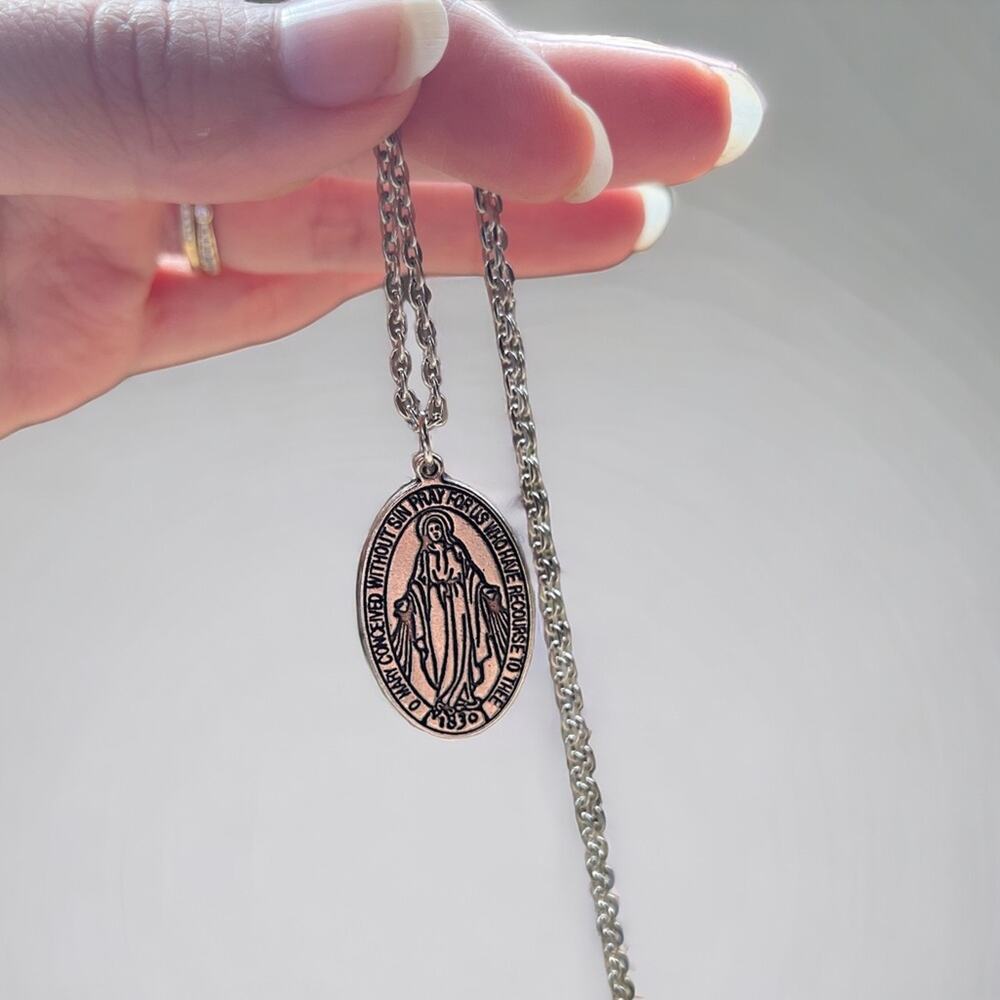 NEW Silver Tone Miraculous Mary Metal Pendant Necklace Catholic Necklace